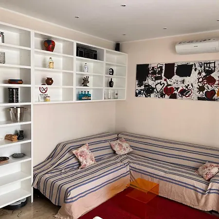 Homely, Elegant And Centrally Located Apartman